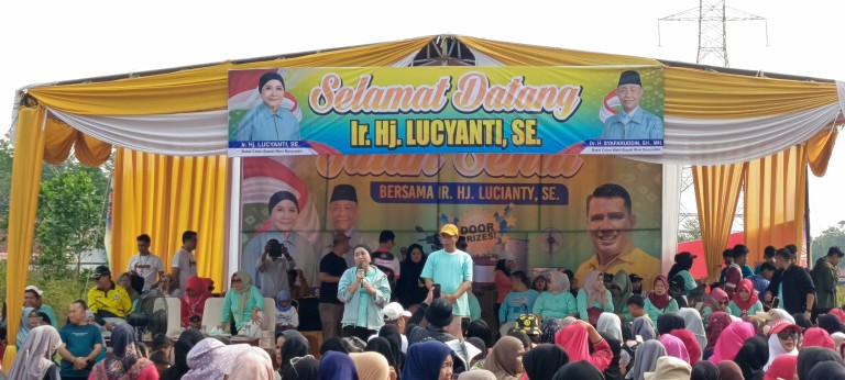 Lebih kurang 5.000 warga Kabupaten Musi Banyuasin (Muba), khususnya Kecamatan Bayung Lencir, mengikuti kegiatan jalan santai bersama Hj. Lucianty, bakal Calon Bupati Kabupaten Muba periode 2024-2029, hari Minggu tanggal 15 September 2024.