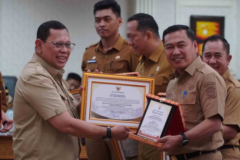 Penjabat Wali Kota Palembang Ucok Abdulrauf Damenta dan diterima Kadin Kominfo Adhi Zahri, di Ruang Rapat Parameswara, Senin (2/9/2024).