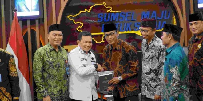 Elen Setiadi menerima Pengurus DPD Lembaga Dakwah Islam Indonesia (LDII) Prov. Sumsel dalam rangka Silaturahmi dan menyikapi tentang Pilkada serentak yang akan datang serta Peran Ormas LDII dalam menyukseskannya. Ruang Tamu Gubernur Sumsel, Kamis (26/09/24).