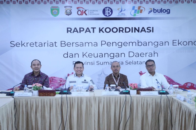 Rapat dilaksanakan di Ruang Rapat OJK Kantor Regional 7 OJK Sumbagsel dan Babel, pada Rabu (18/9/2024)