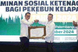 Elen Setiadi melaunching kegiatan perlindungan jaminan sosial ketenagakerjaan bagi pekebun kelapa sawit, yang mana sudah ada sebanyak 19.023 peserta yang telah terdaftar ke BPJS ketenagakerjaan dari 120 kelembagaan yang ada di Sumsel. Palembang,(5/09/2025).