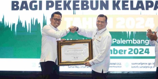Elen Setiadi melaunching kegiatan perlindungan jaminan sosial ketenagakerjaan bagi pekebun kelapa sawit, yang mana sudah ada sebanyak 19.023 peserta yang telah terdaftar ke BPJS ketenagakerjaan dari 120 kelembagaan yang ada di Sumsel. Palembang,(5/09/2025).