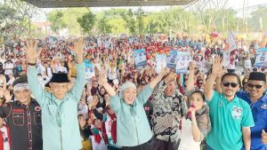 Belasan ribu warga hadir dalam acara deklarasi yang digelar di Stable Berkuda Sekayu, Kabupaten Muba Jalan Kolonel Wahid Udin, Kelurahan Kayu Ara, Kecamatan Sekayu, Selasa 3 September 2024. Foto : viralsumsel.com /asa