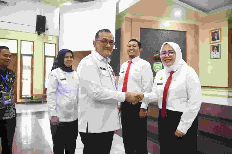 Edward Candra menutup dengan resmi Pelatihan Kepemimpinan Administrator (PKA) Pola Blended Learning Angkatan III, IV dan V Provinsi Sumatera Selatan (Sumsel), bertempat di Aula Putri Kembang Dadar BPDSMD Provinsi Sumsel, pada Rabu (9/10/2024).