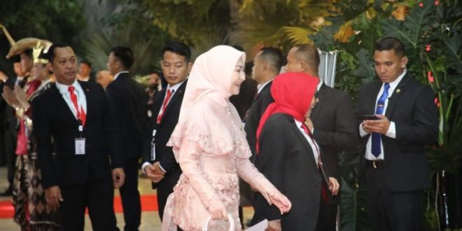 Amaliah Sobli Anggota Dewan Perwakilan Daerah (DPD) Republik Indonesia (RI) yang juga Anggota Majelis Majelis Permusyawaratan Rakyat (MPR) Republik Indonesia menghadiri pelantikan Presiden dan Wakil Presiden Republik Indonesia periode 2024-2029, Prabowo Subianto dan Gibran Rakabumi Raka.