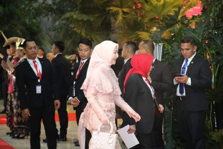 Amaliah Sobli Anggota Dewan Perwakilan Daerah (DPD) Republik Indonesia (RI) yang juga Anggota Majelis Majelis Permusyawaratan Rakyat (MPR) Republik Indonesia menghadiri pelantikan Presiden dan Wakil Presiden Republik Indonesia periode 2024-2029, Prabowo Subianto dan Gibran Rakabumi Raka.