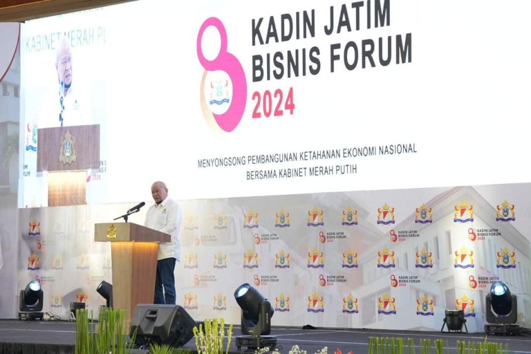 Ketua Dewan Penasehat KADIN Provinsi Jawa Timur (Jatim), AA LaNyalla Mahmud Mattalitti, saat menjadi Keynote Speech pada acara KADIN Jatim Bisnis Forum yang diselenggarakan di Ballroom Shangri-La Hotel Surabaya, hari Minggu, tanggal 27 Oktober 2024.