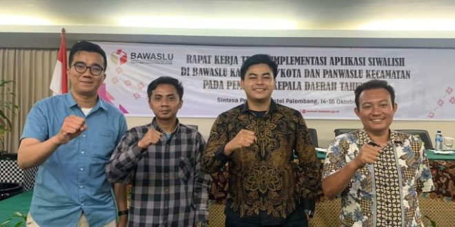 Badan Pengawas Pemilu (Bawaslu) Kota Palembang mengikuti Rapat Kerja Teknis (Rakernis) yang diselenggarakan oleh Bawaslu Provinsi Sumatera Selatan (Sumsel), terkait penggunaan Aplikasi Siwaslih, di Peninsula Hotel, pada hari Rabu, tanggal 15 Oktober 2024.