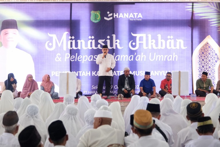 Calon Jama’ah Umroh begitu terlihat saat melakukan Manasik Akbar di Masjid Raya Baitul Makmur Sekayu, Sabtu (19/10/2024).