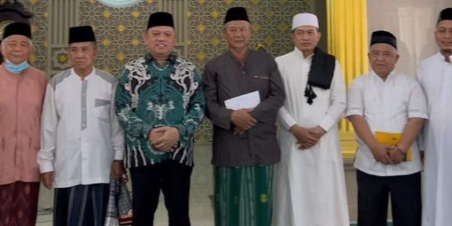 Sandi Fahlepi secara konsisten terus melaksanakan Safari Jumat. Kali ini tersebut berlangsung di Masjid Al – Ikhlas Komplek Perumnas Kecamatan Sekayu, Jumat (25/10/2024).