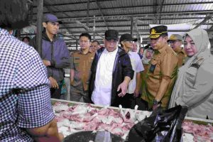 Selasa (8/10/2024) melakukan inspeksi mendadak (Sidak) di Pasar Sekip Ujung Kecamatan Kemuning Palembang.