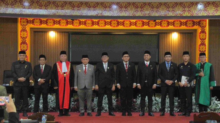 Rapat Paripurna Pengambilan Sumpah/Janji Pelantikan Pimpinan DPRD Definitif Kota Palembang, Senin (14/10/2024).