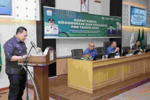 Pj Wali Kota A Damenta dalam Rapat Kerja Koordinasi dan Evaluasi Pajak Bumi dan Bangunan (PBB) Tahun 2024 di Aula Bapenda Kota Palembang, Kamis (17/10/2025).