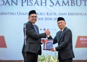 Menteri Usaha Mikro Kecil dan Menengah (UMKM) Republik Indonesia periode 2024-2029, Maman Abdurrahman, melakukan serah terima jabatan dan pisah sambut dengan Menteri Koperasi dan UKM (MenKopUKM) periode 2019-2024, Teten Masduki, di gedung Smesco, Jakarta, pada hari Senin, tanggal 21 Oktober 2024.