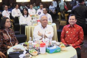 Elen Setiadi, S.H.,M.S.E, hadiri langsung serah terima Barang Milik Negara (BMN) Kementerian Pekerjaan Umum dan Perumahan Rakyat (PUPR) Tahun 2024, serta alih status penggunaan BMN, bersama Kementerian Keuangan (Kemenkeu) kepada Pemerintah Daerah (Pemda), Yayasan, dan Perguruan Tinggi, Kementerian/Lembaga (K/L), bertempat di Auditorium Kementerian PUPR Jakarta, Kamis (10/10/2024).