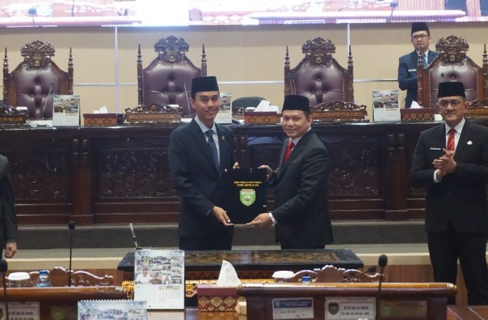 DPRD Sumsel menyetujui Raperda Rencana Tata Ruang Wilayah (RTRW) Provinsi Sumsel 2024-2044 menjadi Perda dalam Rapat Paripurna DPRD Sumsel, Jumat (20/9/2024). (FOTO: SS 1/ IST).