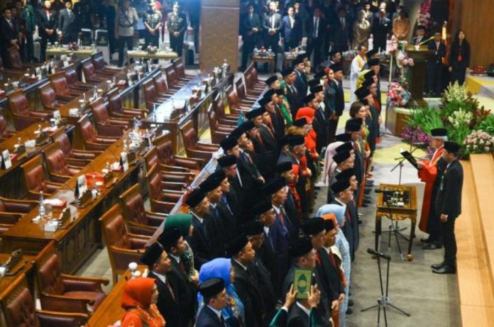 Pelantikan Anggota DPRD Sumsel Periode 2024-2029 di Ruang Rapat Paripurna, Selasa (24/9/2024). (FOTO: SS 1/IST).