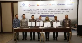 PT. Bukit Asam Tbk melakukan penandatanganan Nota Kesepahaman Fasilitas Pemanfaatan Devisa Hasil Ekspor Sumber Daya Alam (DHE SDA) dengan 3 bank rekanan, yaitu PT. Bank Negara Indonesia, PT. Bank Rakyat Indonesia, dan PT. Bank Mandiri. (foto : Humas PT. Bukit Asam)