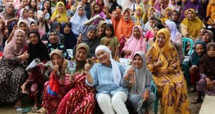 Calon Bupati (Cabup) Kabupaten Musi Banyuasin, Hj Lucianty, melakukan pertemuan dengan warga di Desa Rantau Panjang, Kecamatan Lawang Wetan, hari Senin siang, tanggal 23 September 2024. (MusiNews.id/Oyong)