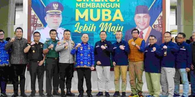 Pengawas Internal SKK MIGAS Irjen Pol (Purn) Prof Dr Eko Indra Heri MM. Mendapatkan sambutan selamat datang yang sangat luar biasa dari Pj Bupati Muba H Sandi Fahlepi bersama dengan Forkompinda, para Staf Ahli Bupati dan Kepala Perangkat Daerah Muba, Kamis (17/10/2024) di Guest House Griya Bumi Serasan Sekate.
