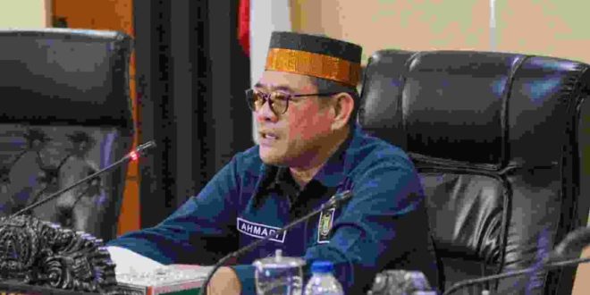 Rapat ini dipimpin oleh Ketua DPRD Muba, Afitni Junaidi Gumay, SE dan dihadiri oleh Pj Bupati H Sandi Fahlepi yang diwakili oleh Dicky Meiriando, SSTP MH., pada Selasa (21/11/2024) yang berlangsung di Ruang Rapat Badan Musyawarah DPRD Muba.