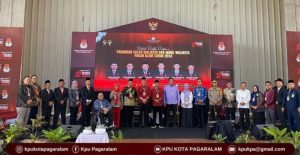 Komisi Pemilihan Umum Daerah (KPUD) Kota Pagar Alam menggelar debat perdana Calon Wali Kota Tahun 2024 di gedung serbaguna Sekolah Dasar (SD) Negeri 74 Gunung Gare, pada hari Senin, tanggal 28 Oktober 2024.