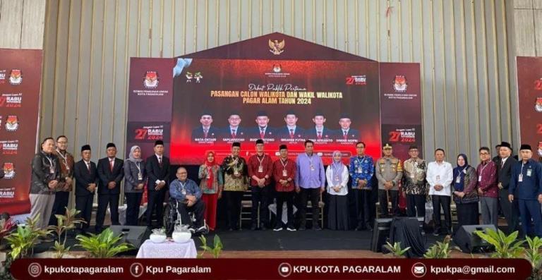 Komisi Pemilihan Umum Daerah (KPUD) Kota Pagar Alam menggelar debat perdana Calon Wali Kota Tahun 2024 di gedung serbaguna Sekolah Dasar (SD) Negeri 74 Gunung Gare, pada hari Senin, tanggal 28 Oktober 2024.