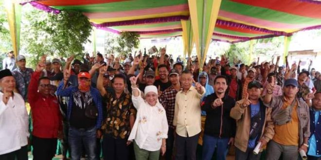 Hj. Lucianty bersama Tokoh Masyarakat dan Tokoh Pemuda kecamatan Lalan di P6 Desa Sukajadi Lalan, hari Senin, tanggal 7 Oktober 2024.