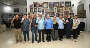 Calon Gubernur dan Wakil Gubernur Provinsi Sumatera Selatan Nomor Urut 3, Mawardi Yahya dan R.A. Anita Noeringhati, foto bersama dengan Prana Putra Sohe alias Nanan, Mantan Wali Kota Lubuklinggau.