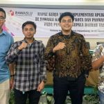 Badan Pengawas Pemilu (Bawaslu) Kota Palembang mengikuti Rapat Kerja Teknis (Rakernis) yang diselenggarakan oleh Bawaslu Provinsi Sumatera Selatan (Sumsel), terkait penggunaan Aplikasi Siwaslih, di Peninsula Hotel, pada hari Rabu, tanggal 15 Oktober 2024.