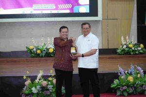 Elen Setiadi menghadiri penyerahan Bantuan CSR berupa Bantuan Pembangunan Sekolah, Bantuan Pendidikan kepada Anak TNI dan Polri dan Bantuan Sembako oleh PT. Taspen (Persero) Kantor Cabang Palembang dan Indonesia Financial Group (IFG) bertempat di Ruang Rapat Bina Praja, Senin, (30/9/2024).