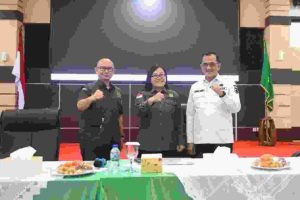 Edward Candra hadiri Rapat pembahasan percepatan progres pembangunan jalan Tol trans Sumatera pada ruas Tol Simpang Indralaya-Muara Enim (Juntion Palembang), ruas Palembang-Betung dan ruas jalan Tol Betung-Tempino-Jambi di Provinsi Sumsel, bertempat di Ruang Rapat Kajati Sumsel. Palembang, Rabu (30/10/2024).