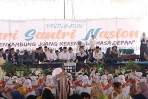 Hj. Lucianty dan H. Syaparuddin, Calon Bupati dan Calon Wakil Bupati Kabupaten Musi Banyuasin Periode 2025-2030 Nomor Urut 1, Menghadiri Acara Peringhatan Hari Santri Nasional Tahun 2024 di Pondok Pesantren Hidayatul Fudhola, Kecamatan Sungai Lilin, pada hari Kamis, tanggal 24 Oktober 2024. (foto : Tri Ricki Yakub)
