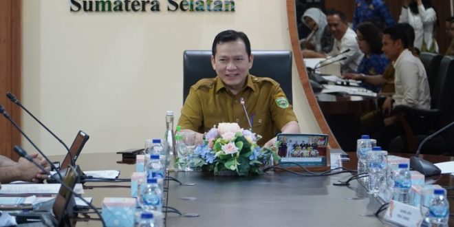 Elen Setiadi, SH. M.S.E memimpin langsung rapat Persiapan Penandatanganan MoU Proyek Strategis Nasional (PSN) Lahan Rawa Pasang Surut Tanah Mineral dan Rawa Lebak Tanah Mineral di Provinsi Sumsel di Ruang Rapat Gubernur, Selasa (1/10) siang.