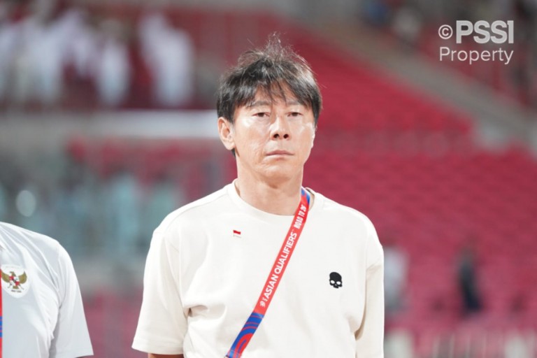 Shin Tae-yong tetap mengapresiasi kerja keras anak asuhnya yang sudah berjuang sampai peluit panjang dibunyikan. (11 Oktober 2024)