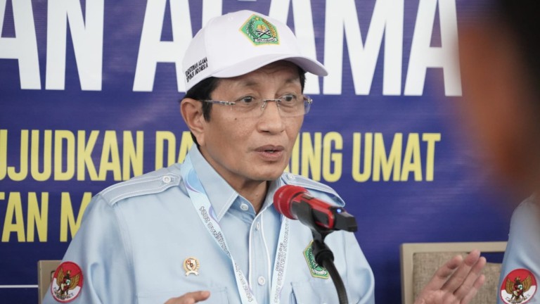 Menteri Agama Nasaruddin Umar memberikan keterangan pers usai membuka Rapat Kerja Nasional Kemenag, Jumat (15/11/2024)