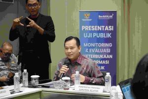 Elen Setiadi menyampaikan presentasi Uji Publik yang di selenggarakan oleh Komisi Informasi Pusat RI. Jakarta, Selasa (12/11/2024).