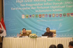 Elen Setiadi mengikuti Rapat Koordinasi Pengendalian Inflasi di Daerah Tahun 2024 di selenggarakan oleh Kementeriam Dalam Negeri RI secara virtual bertempat si Ballroom Hotel Santika Premiere Bandara Palembang, Senin (11/11/2024).