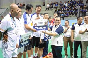 Elen Setiadi menutup secara resmi Kejuaraan Bulutangkis Gubernur Cup dalam rangka HUT KORPRI ke-53 Tahun 2024 Tingkat Prov. Sumsel di GOR Dempo Jakabaring, Sabtu, (23/11/2024).