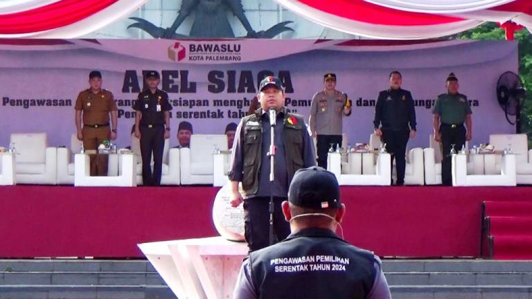 Badan Pengawas Pemilu (Bawaslu) Kota Palembang menggelar apel siaga yang diikuti sebanyak 2.272 Pengawas Tempat Pemungutan Suara (PTPS) di Monumen Perjuangan Rakyat (Monpera), pada hari Senin, tanggal 18 November 2024.