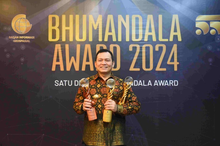 Tiga penghargaan bergengsi tingkat nasional itu diterima langsung oleh Penjabat (Pj) Gubernur Sumsel Elen Setiadi, S.H., M.S.E, bertempat di Grand Studio Metro TV Jakarta, Senin (4/11/2024) malam.