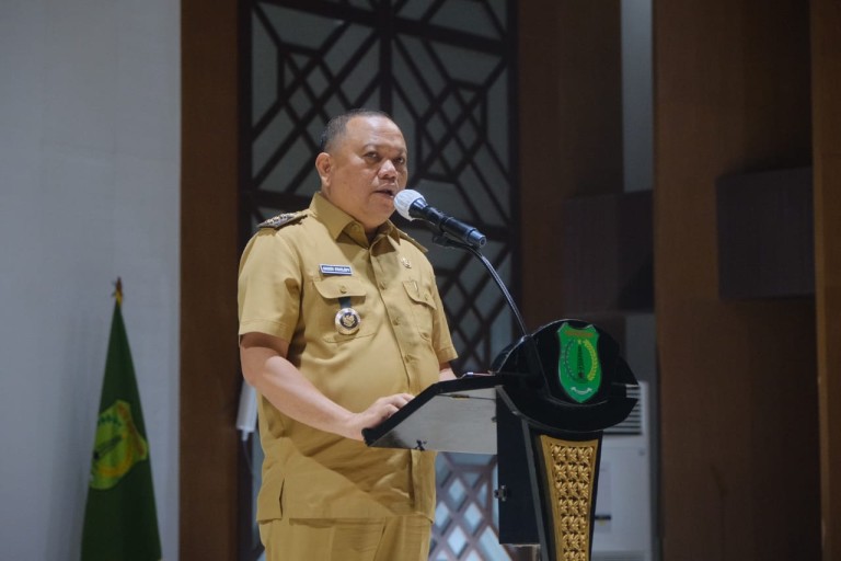 Pegawai Aparatur Sipil Negara (ASN) dan Kepala Desa berkumpul di ruang Opproom Pemkab Muba pada Senin, 4 November 2024.