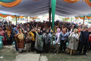 Ratusan koordinator Guru TK dan Guru PAUD Non ASN perwakilan dari 15 Kecamatan di Bumi Serasan berkumpul dan memberikan dukungan di Sekayu,  Minggu 17 November 2024 pagi.