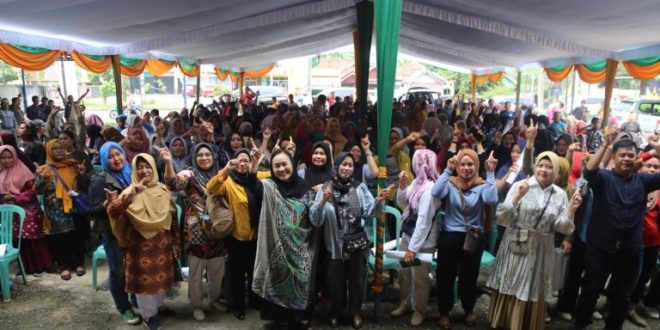 Ratusan koordinator Guru TK dan Guru PAUD Non ASN perwakilan dari 15 Kecamatan di Bumi Serasan berkumpul dan memberikan dukungan di Sekayu,  Minggu 17 November 2024 pagi.