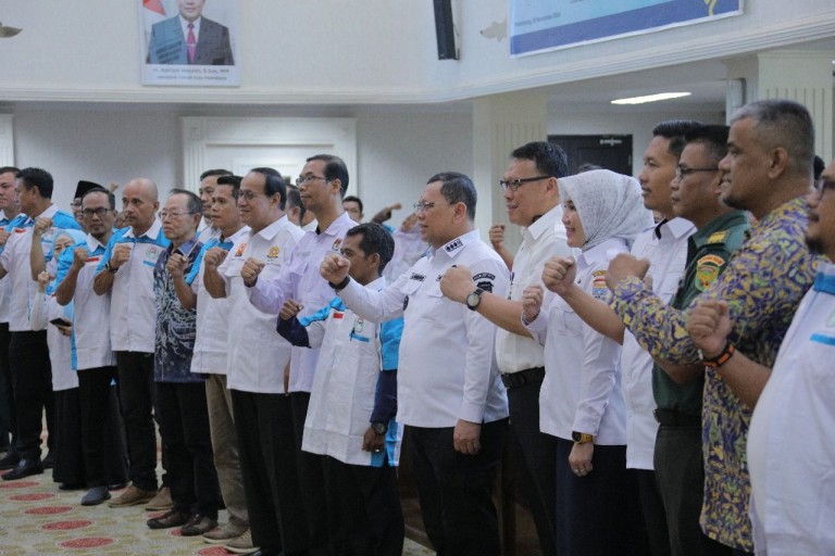 A Damenta melantik 12 Komunitas Peduli Sungai Peduli Banjir dan Lingkungan Kota Palembang (KPS-KMPB) tahun 2024 di Ruang Rapat Parameswara, Rabu (6/11/2024).