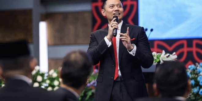 dalam acara Jam Pimpinan (Jajaran Pimpinan), Menteri Koordinator Bidang Infrastruktur dan Pembangunan Kewilayahan, Agus Harimurti Yudhoyono (Menko AHY), menegaskan pentingnya kolaborasi lintas sektoral dan perhatian terhadap detail dalam upaya mencapai pembangunan yang berkelanjutan, Jakarta, Sabtu (16/11/2024). Foto. Humas Kemenko Inffrastruktur RI.