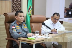 Elen Setiadi mendengarkan langsung laporan dari Bupati/Walikota se Sumsel situasi dan kondisi pelaksaan di tiap-tiap daerah. Rabu, (27/11/2024).