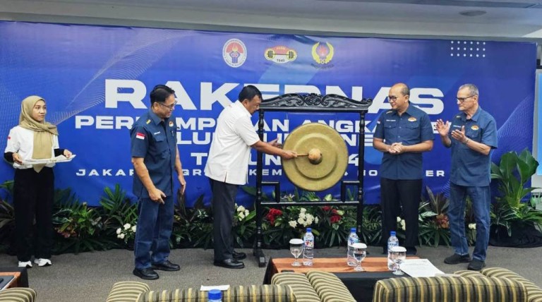 Wakil Ketua Umum Komite Olahraga Nasional Indonesia, Dr. Suwarno, membuka secara resmi pelaksanaan Rapat Kerja Nasional (Rakernas) Persatuan Angkat Besi Seluruh Indonesia (PABSI) tahun 2024. Rakernas tersebut digelar di Hotel Grand Kemang, Jakarta Selatan, pada hari Senin, tanggal 4 November 2024.