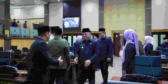Rapat Paripurna DPRD Muba dipimpin langsung oleh Ketua DPRD Kabupaten Muba, Afitni Junaidi Gumay SE dan dihadiri oleh Wakil Ketua dan anggota DPRD, serta perwakilan Forkopimda dan Kepala Perangkat Daerah Kabupaten Muba, Selasa (12/11/2024).
