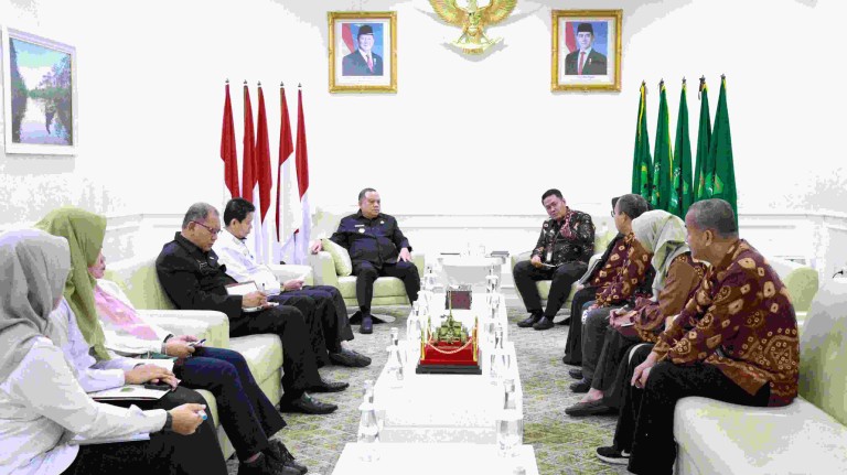 Jajaran Badan Pusat Statistik Kabupaten Musi Banyuasin melakukan audiensi ke Pj Bupati Muba H Sandi Fahlepi. Diketahui pertemuan di Ruang Audiensi Bupati, Rabu (13/11/2024)
